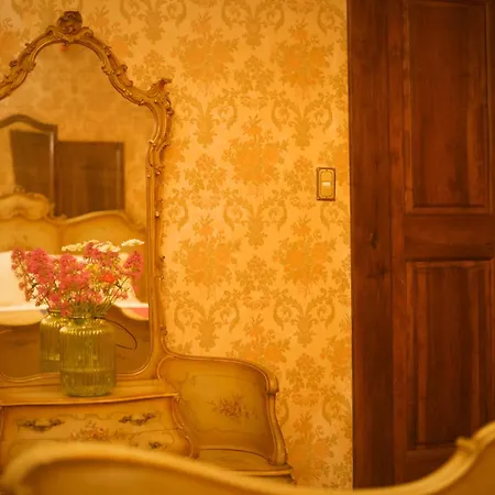 Palazzo Castrucci ホームステイ *