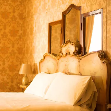 Palazzo Castrucci Homestay *